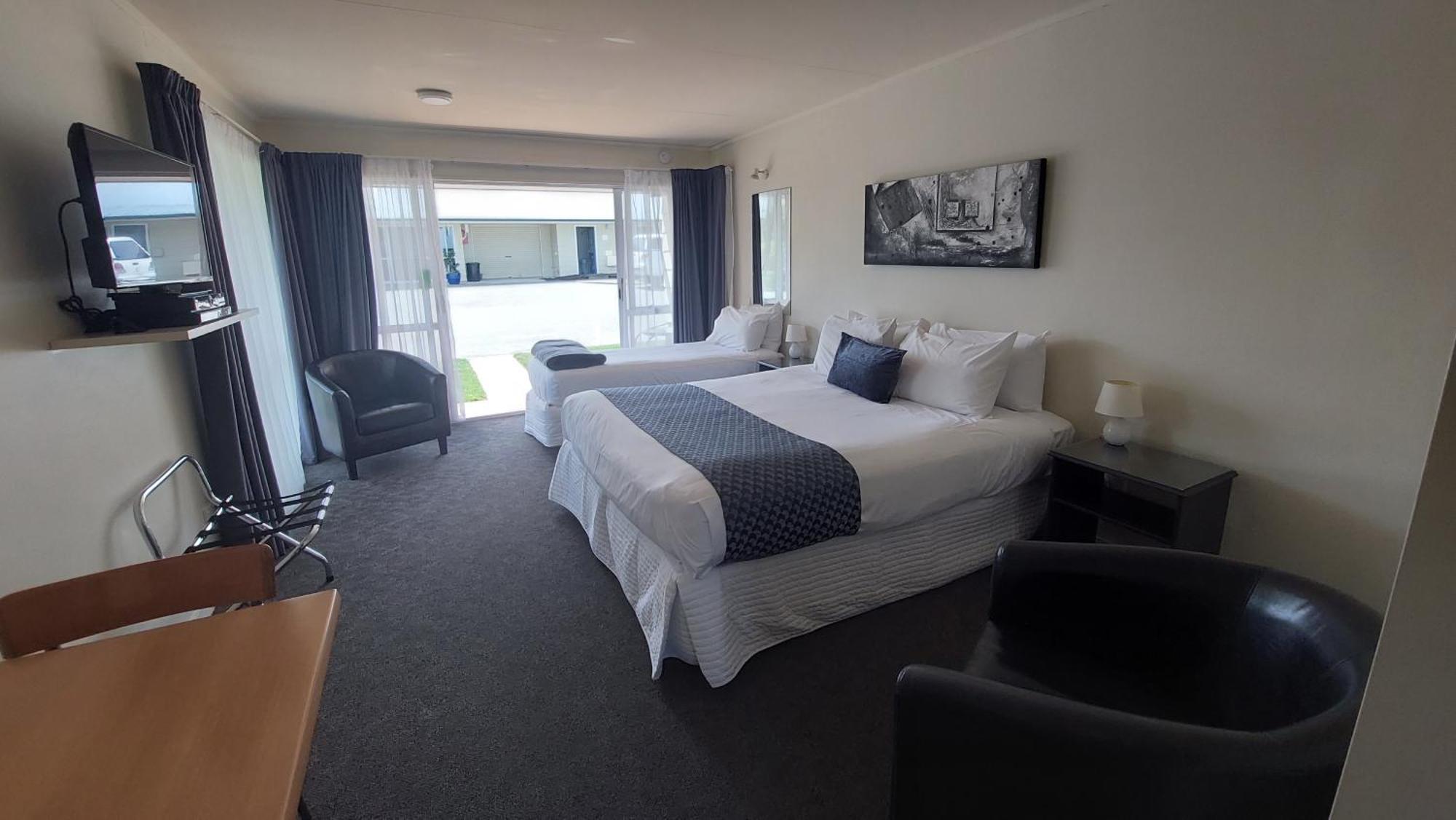 Dunstan 4*